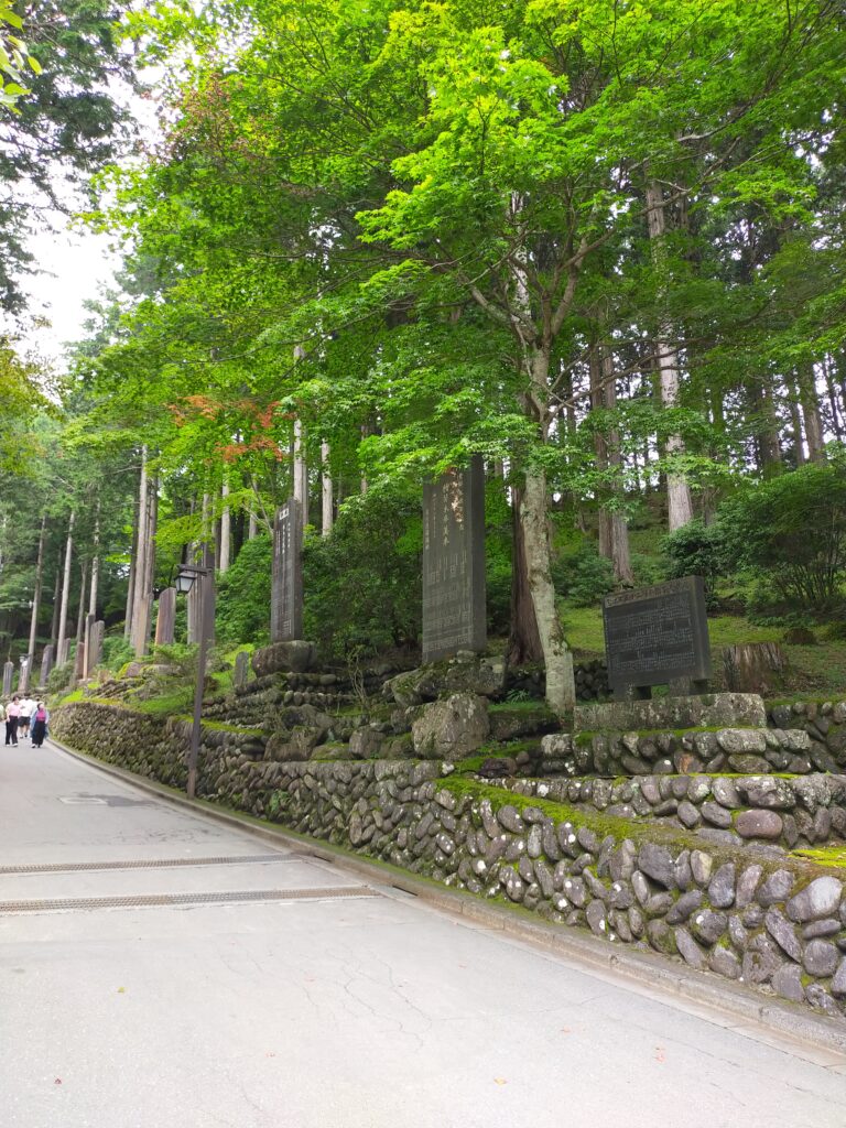 三峯神社鳥居をくくった後