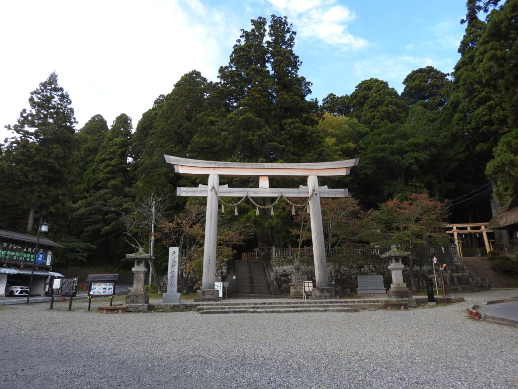 バス停横　中社鳥居