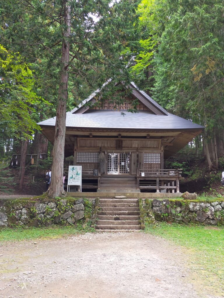 鳥居から撮影の火の御子社