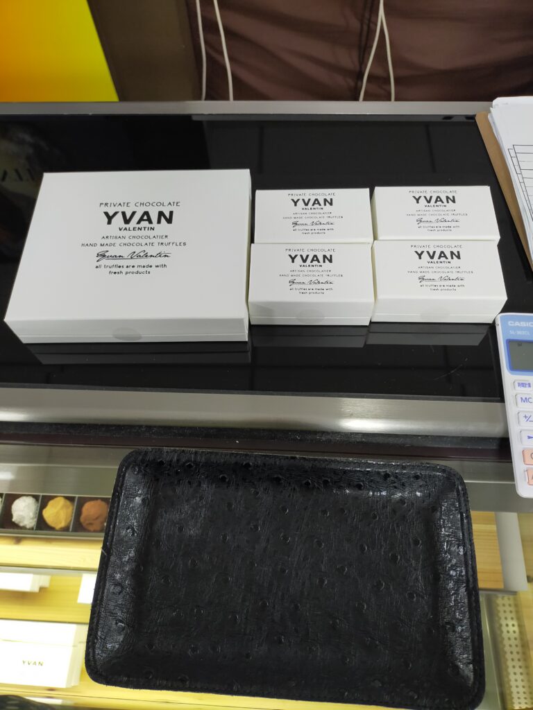 池袋西武、イヴァンヴァレンティン、チョコレート　YVAN　VALENTIN、12個入り、2個入り