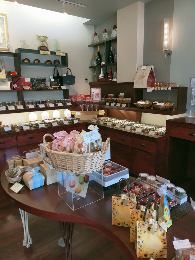 Patisserie　APLANOS（パティスリーアプラノス）店内