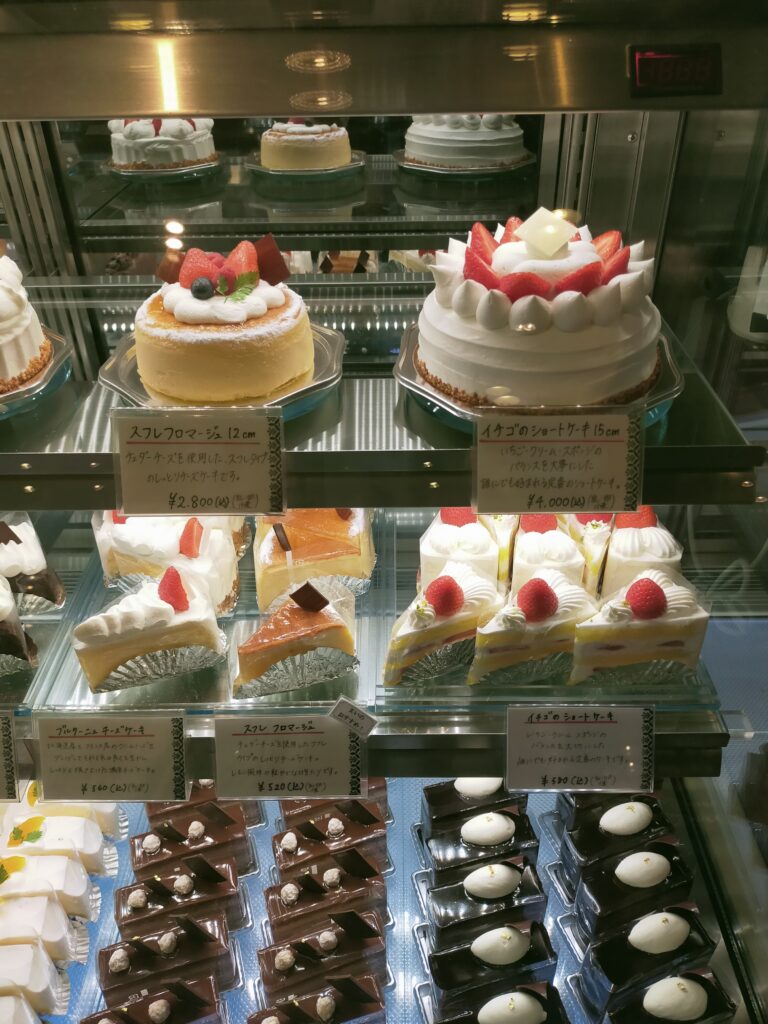 Patisserie APLANOS ショーケース