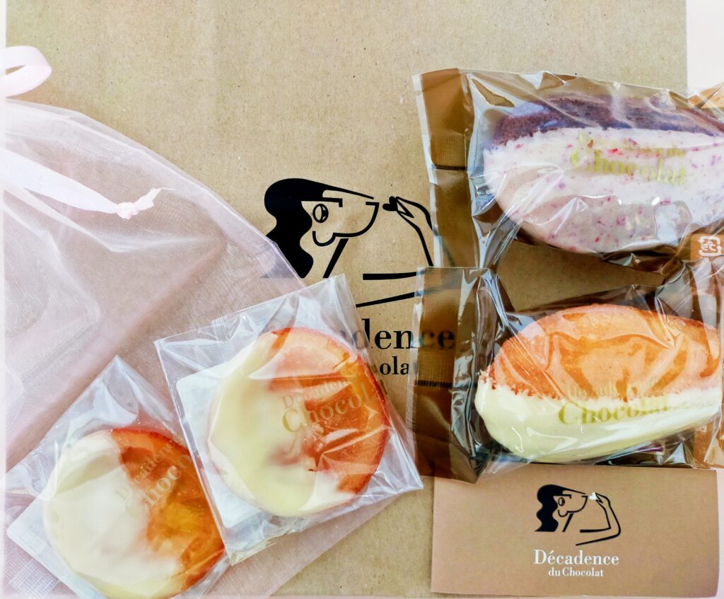 ぷっくりおへそが愛らしい、正統派のマドレーヌ。
バターの香りがふんわり広がる、しっとり食感にうっとり。