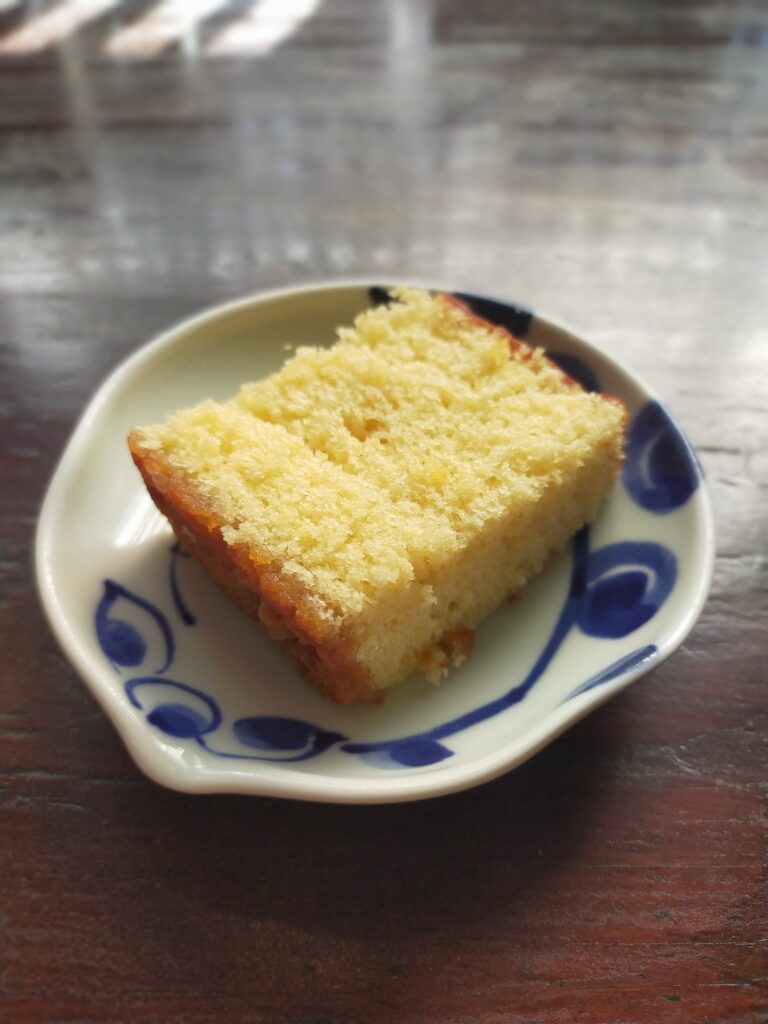 銚子市の老舗・扇屋菓子店のふんわり食感のカステラ。しっとりした生地が人気の定番和洋菓子