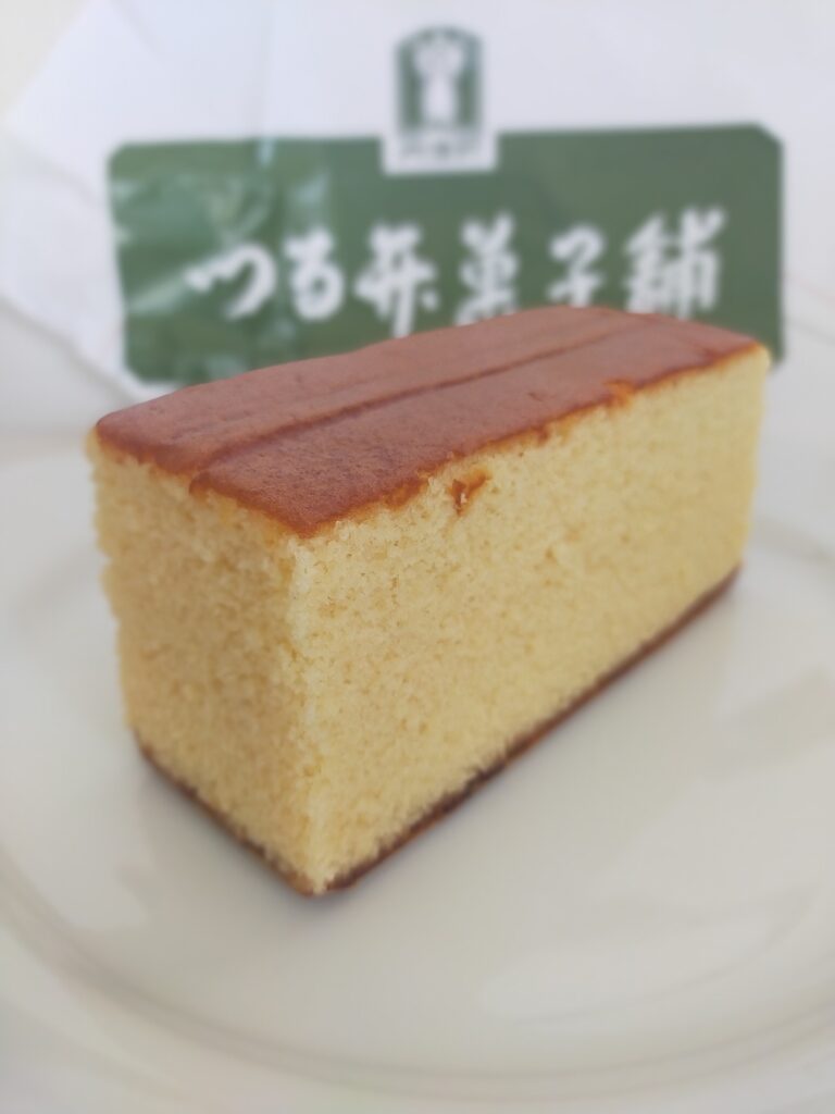 銚子市の老舗・扇屋菓子店のふんわり食感のカステラ。しっとりした生地が人気の定番和洋菓子
